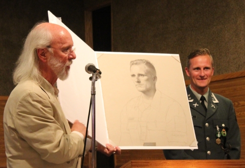 Artist Charles Kapsner and Lieutenant Colonel Børge Gamst. (2018)